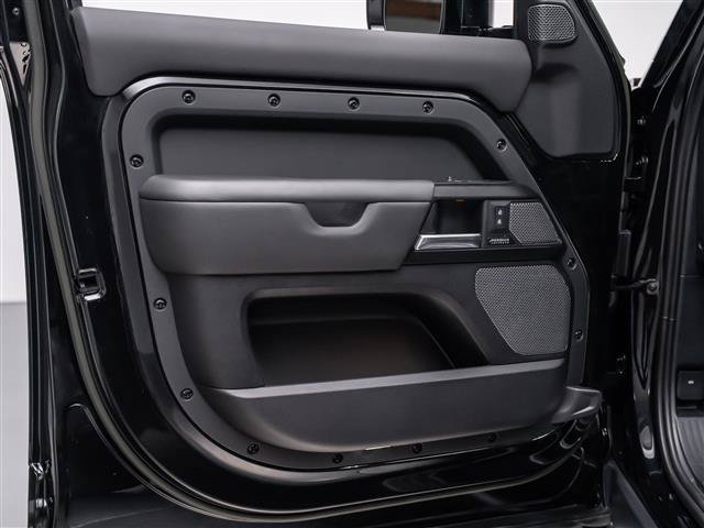 Used 2023 Land Rover Defender 110 V8 AWD/4WD image 25