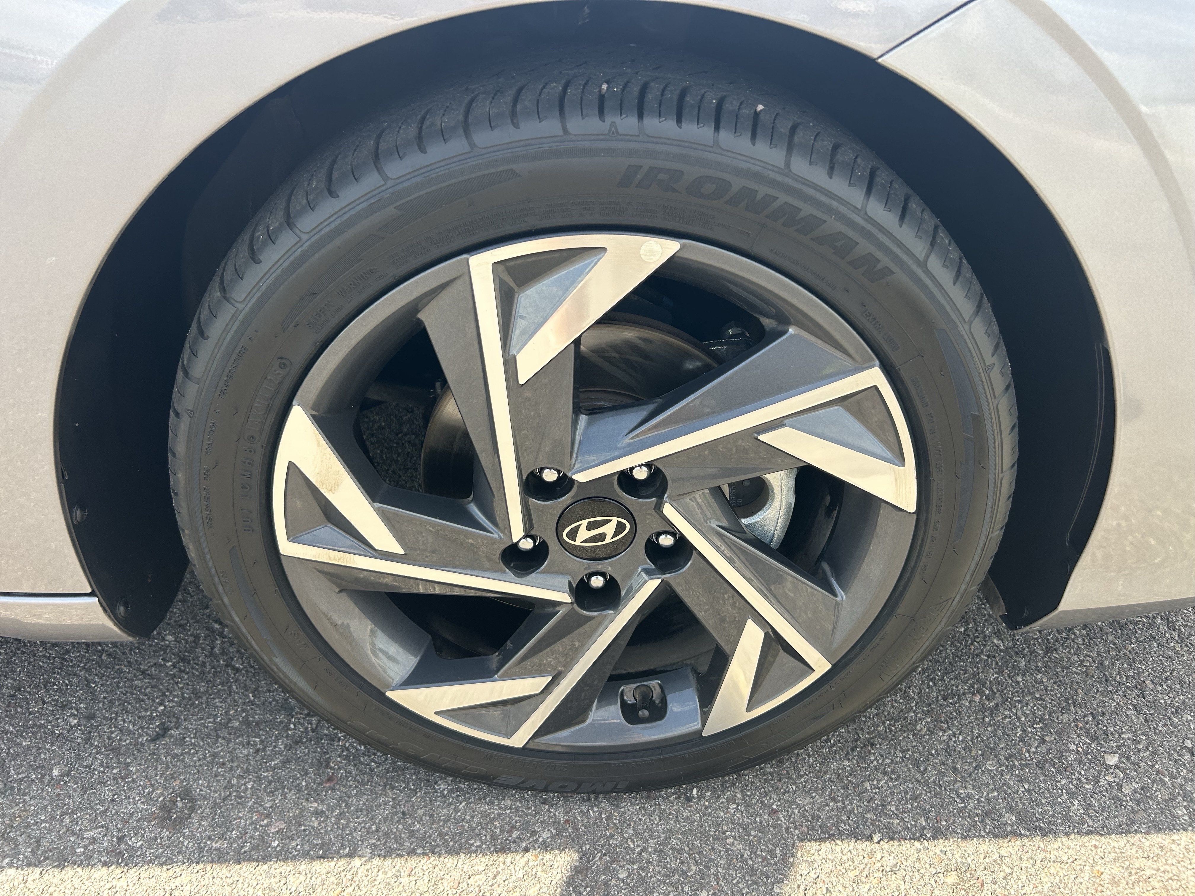 Used 2024 Hyundai Elantra Limited FWD image 9