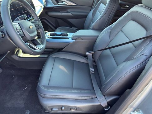 New 2026 Chevrolet Equinox EV LT image 12