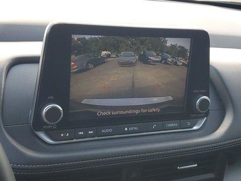 Used 2025 Nissan Rogue SV FWD image 22