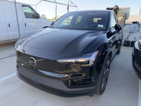 Used 2025 Volvo EX30 Plus w/ Protection Package Premier image 2