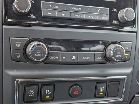 Used 2023 Nissan Titan SV w/ SV Convenience Package image 16