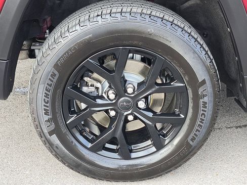 Used 2025 Jeep Grand Cherokee Altitude image 7