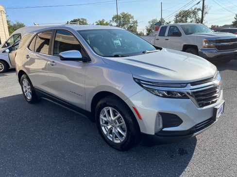 Used 2022 Chevrolet Equinox LT w/ Driver Convenience Package image 4