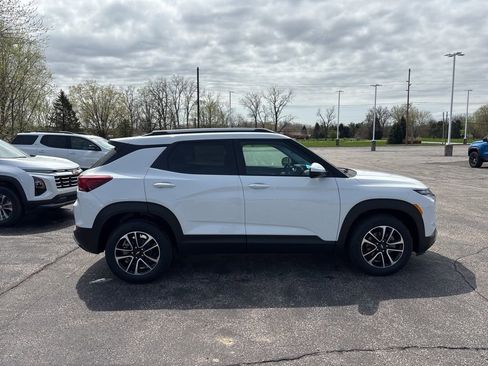 New 2026 Chevrolet TrailBlazer LT w/ LT Cold Weather Package FWD image 4