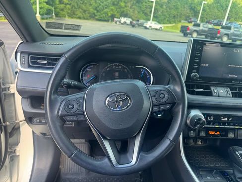 Used 2019 Toyota RAV4 XSE w/ Carpet Mat Package AWD/4WD image 15