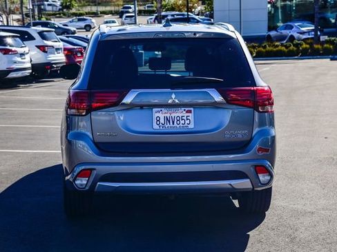 Used 2018 Mitsubishi Outlander 4WD Plug-In Hybrid image 5