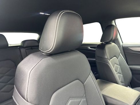 Used 2025 Volkswagen Atlas Cross Sport SE AWD/4WD image 46