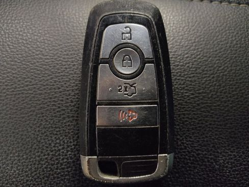 Used 2018 Ford Fusion SE w/ Equipment Group 201A image 32