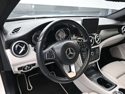 Used 2016 Mercedes-Benz GLA 250 image 14