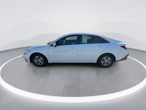 Used 2025 Hyundai Elantra SE FWD image 5