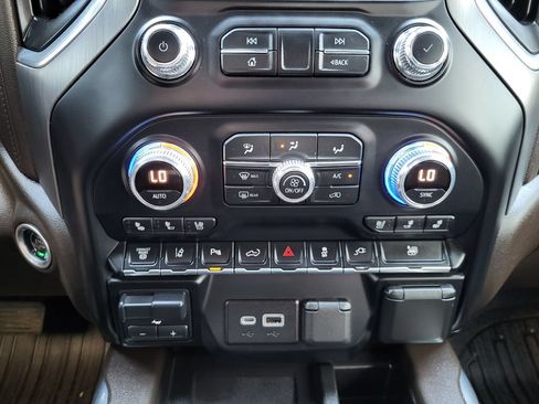 Used 2022 GMC Sierra 3500 Denali w/ Denali Ultimate Package AWD/4WD image 15