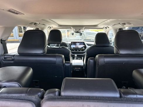 Used 2021 Toyota Highlander Platinum AWD/4WD image 12