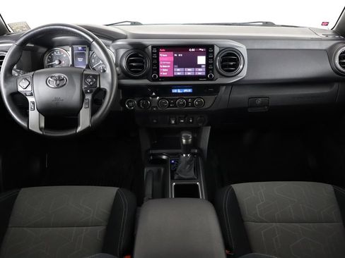 Used 2022 Toyota Tacoma TRD Off-Road AWD/4WD image 13