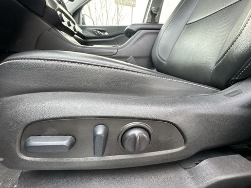 Certified 2023 GMC Acadia SLT image 11