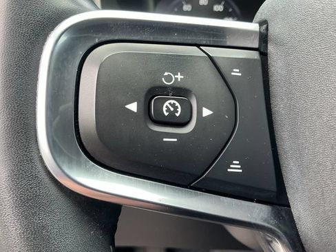 Used 2022 Volvo XC40 T5 R-Design w/ Advanced Package AWD/4WD image 19