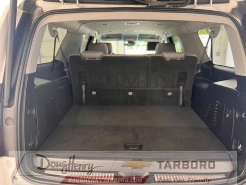 Used 2018 Chevrolet Suburban LT RWD image 35