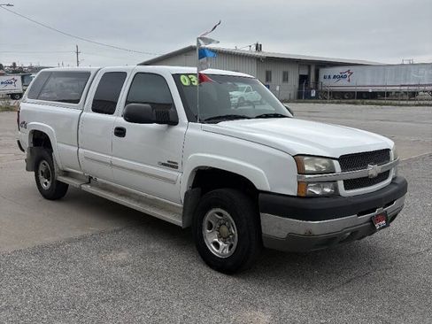 Used 2003 Chevrolet Silverado 2500 LS AWD/4WD image 2