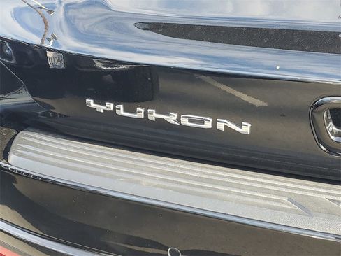 Used 2024 GMC Yukon Denali w/ Advanced Technology Package image 8