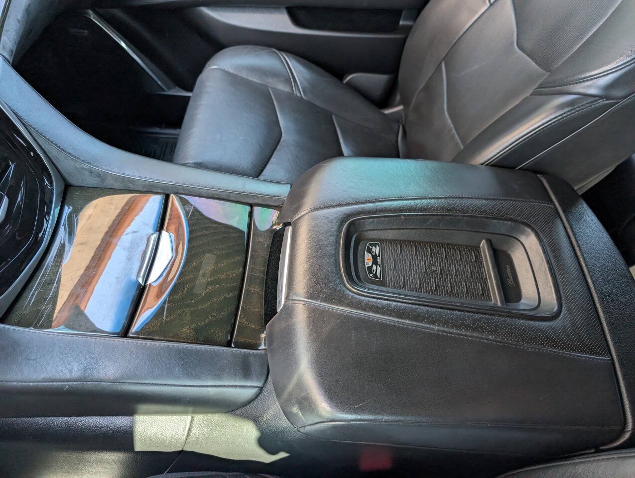 Used 2017 Cadillac Escalade ESV Platinum AWD/4WD image 30