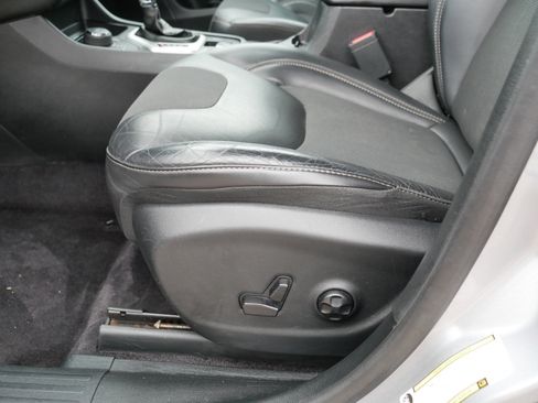 Used 2018 Jeep Cherokee Latitude Plus w/ Cold Weather Group AWD/4WD image 20