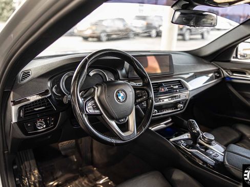 Used 2018 BMW 530i xDrive w/ Premium Package AWD/4WD image 9