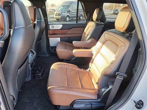 Used 2023 Lincoln Navigator Reserve image 10
