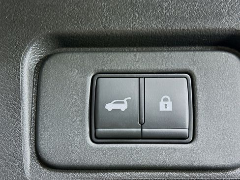 Used 2025 Nissan Rogue SV image 28