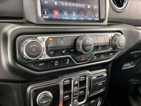 Used 2020 Jeep Gladiator Overland AWD/4WD image 32
