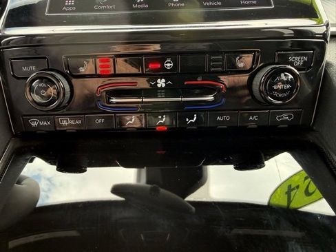 Used 2024 Jeep Grand Cherokee L Laredo image 30