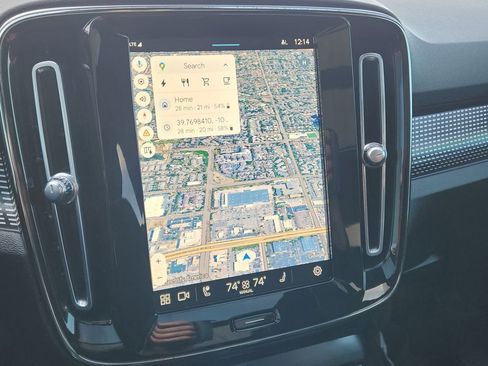 Used 2022 Volvo XC40 P8 Recharge Plus image 22