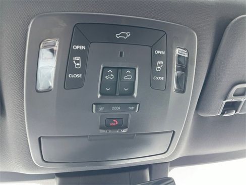 Used 2024 Toyota Sienna Platinum image 19