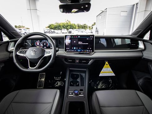 New 2026 Volkswagen Tiguan SE R-Line FWD image 32