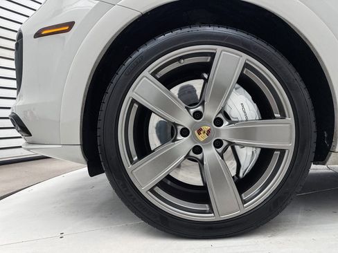 Used 2022 Porsche Cayenne Turbo AWD/4WD image 19