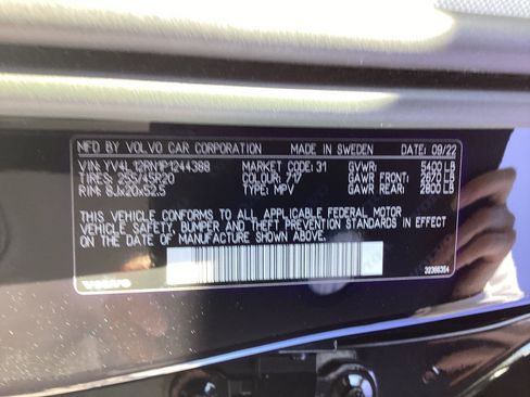 Certified 2023 Volvo XC60 B5 Plus w/ Climate Package image 37