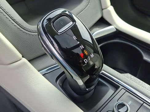 Used 2021 Cadillac XT5 Premium Luxury image 16