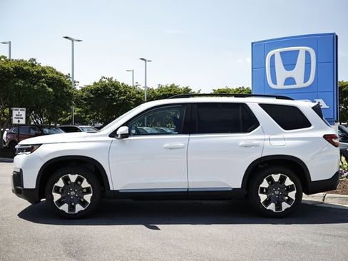 New 2026 Honda Pilot Touring image 5