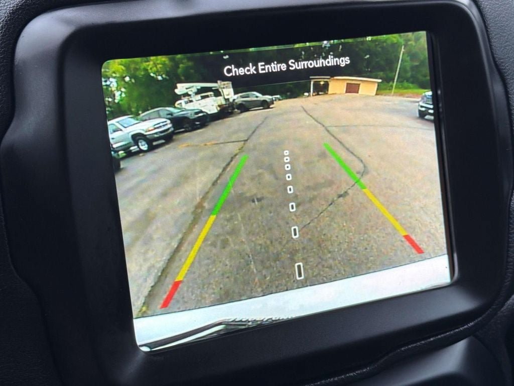 Used 2023 Jeep Renegade Latitude AWD/4WD image 36