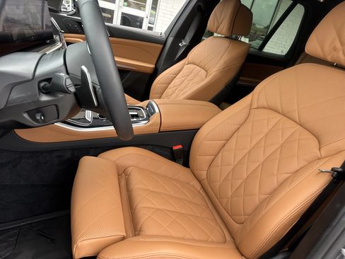 Used 2025 BMW X5 xDrive40i w/ M Sport Package AWD/4WD image 12