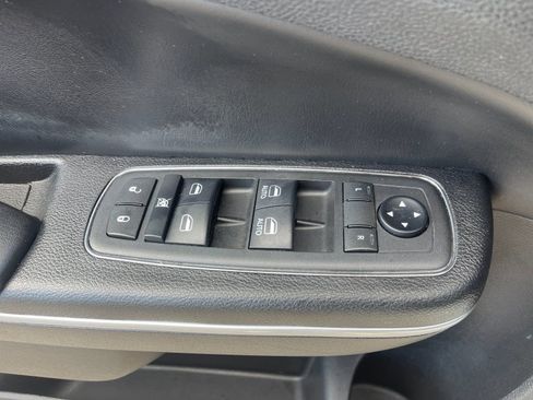 Used 2019 Chrysler 300 S image 13