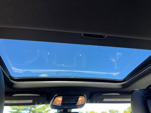 Used 2018 Dodge Durango R/T w/ Blacktop Package image 17