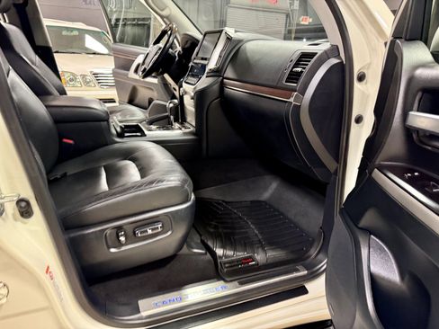Used 2019 Toyota Land Cruiser w/ Preferred Accessory Package image 29