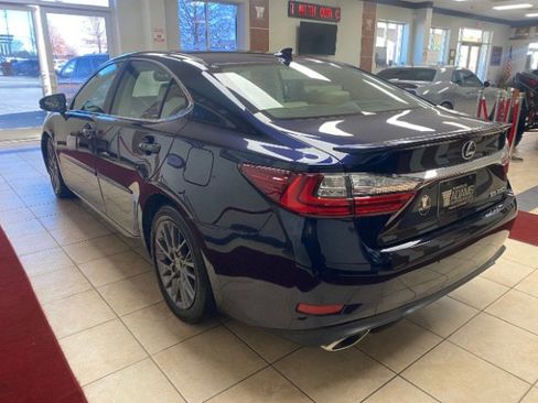 Used 2018 Lexus ES 350 w/ Premier Package image 3