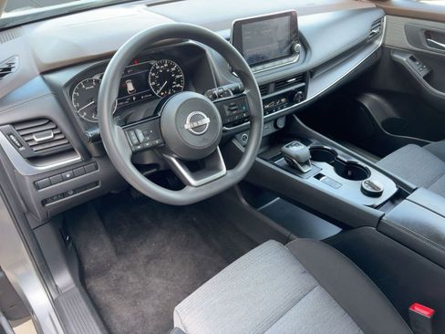 Used 2023 Nissan Rogue SV image 4