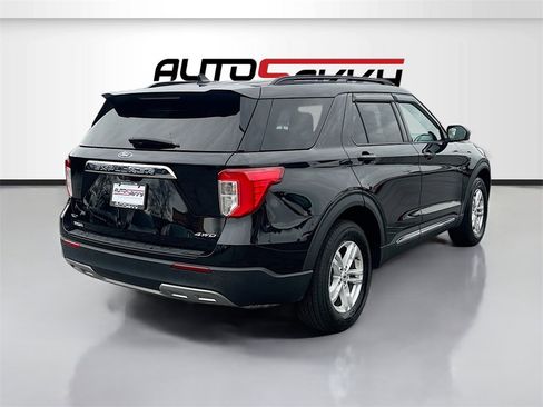Used 2021 Ford Explorer XLT w/ Equipment Group 202A image 7