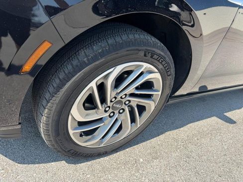 Certified 2025 Lincoln Navigator L Reserve AWD/4WD image 4
