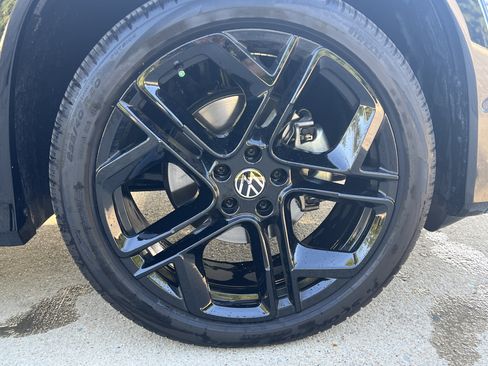 Certified 2026 Volkswagen Tiguan SE R-Line FWD image 11