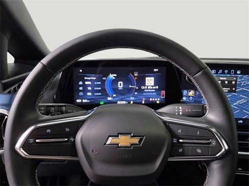 Used 2025 Chevrolet Equinox EV LT w/ Convenience Package image 10