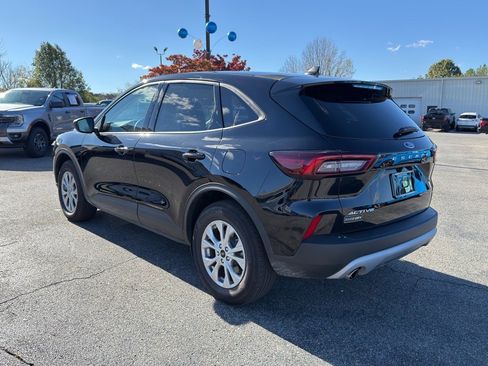 Used 2025 Ford Escape Active w/ Cold Weather Package image 2