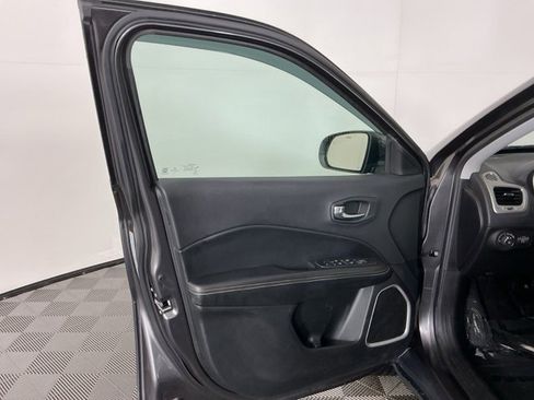 Used 2018 Jeep Compass Latitude w/ Popular Equipment Group image 12